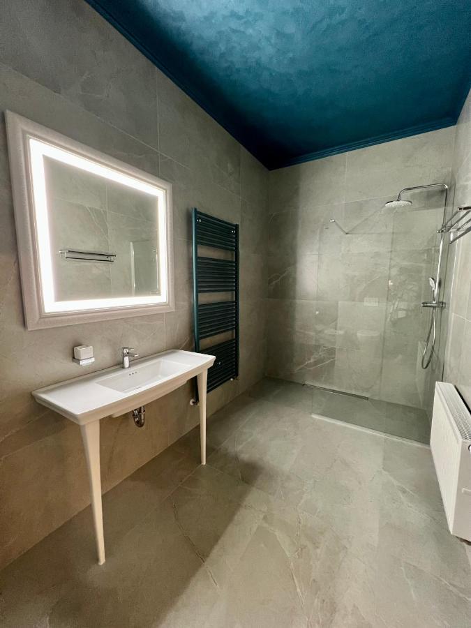 Richmond Hotel キシナウ エクステリア 写真