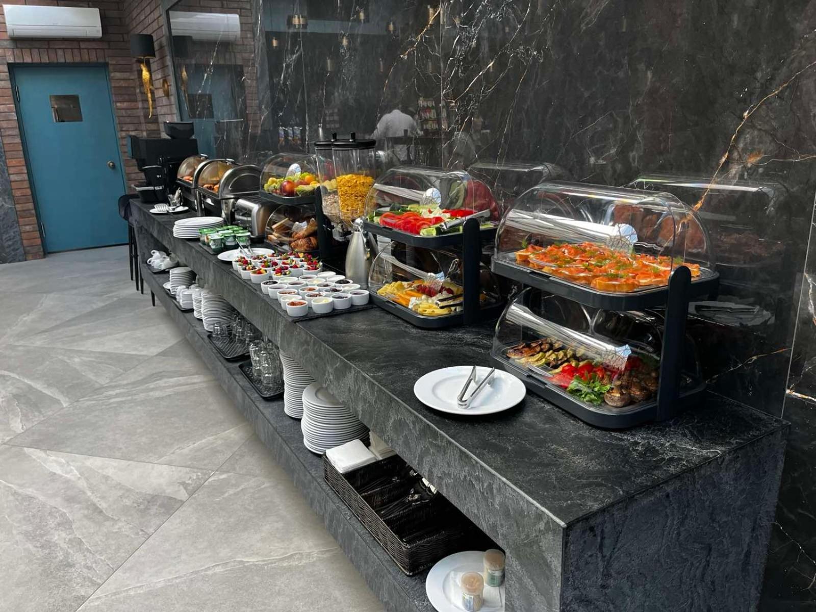 Richmond Hotel キシナウ エクステリア 写真
